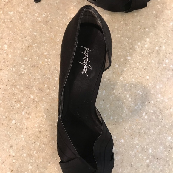 Black heels - Picture 2 of 6